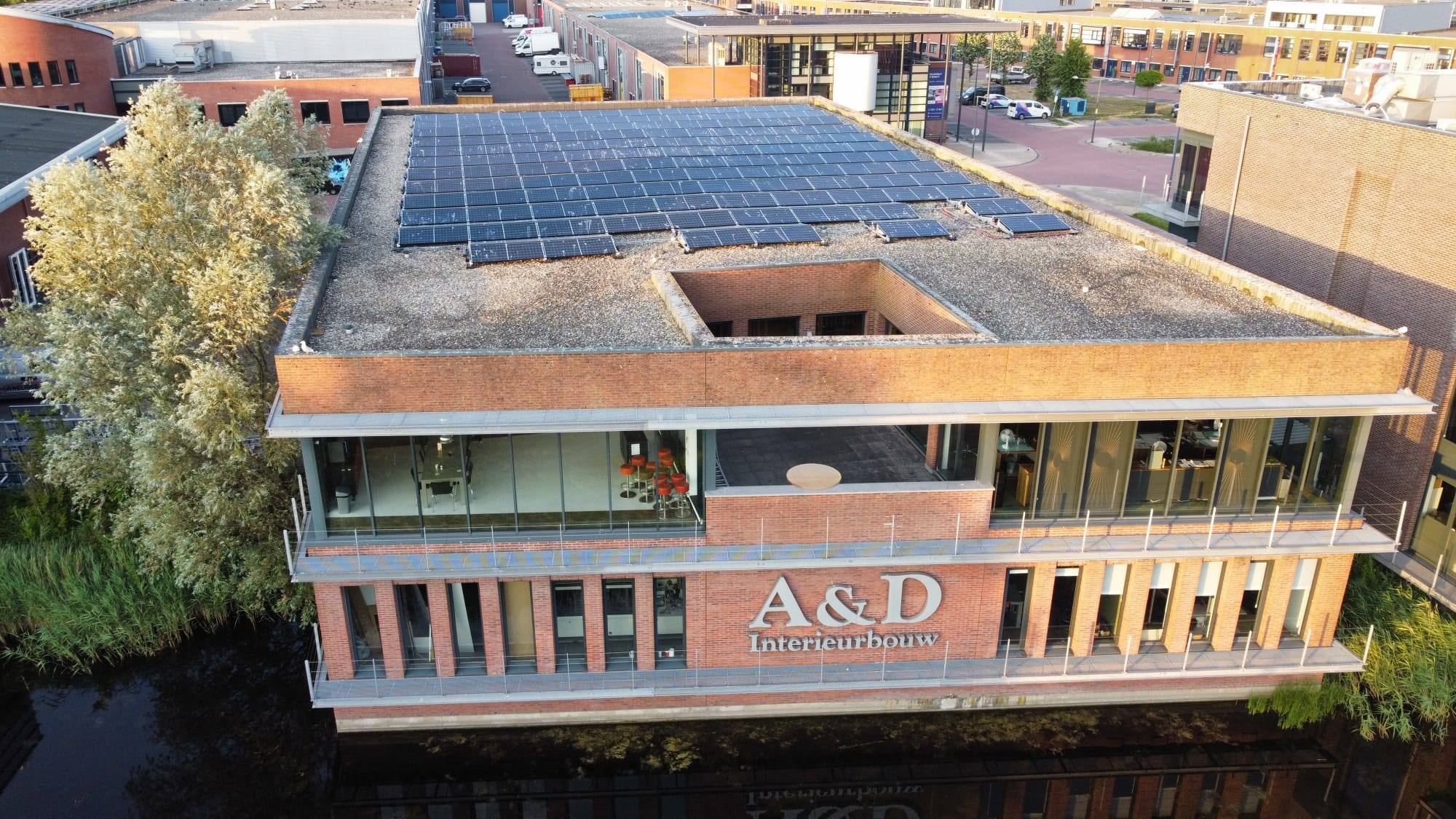 Duurzame bedrijfspand A&D zonnepanelen